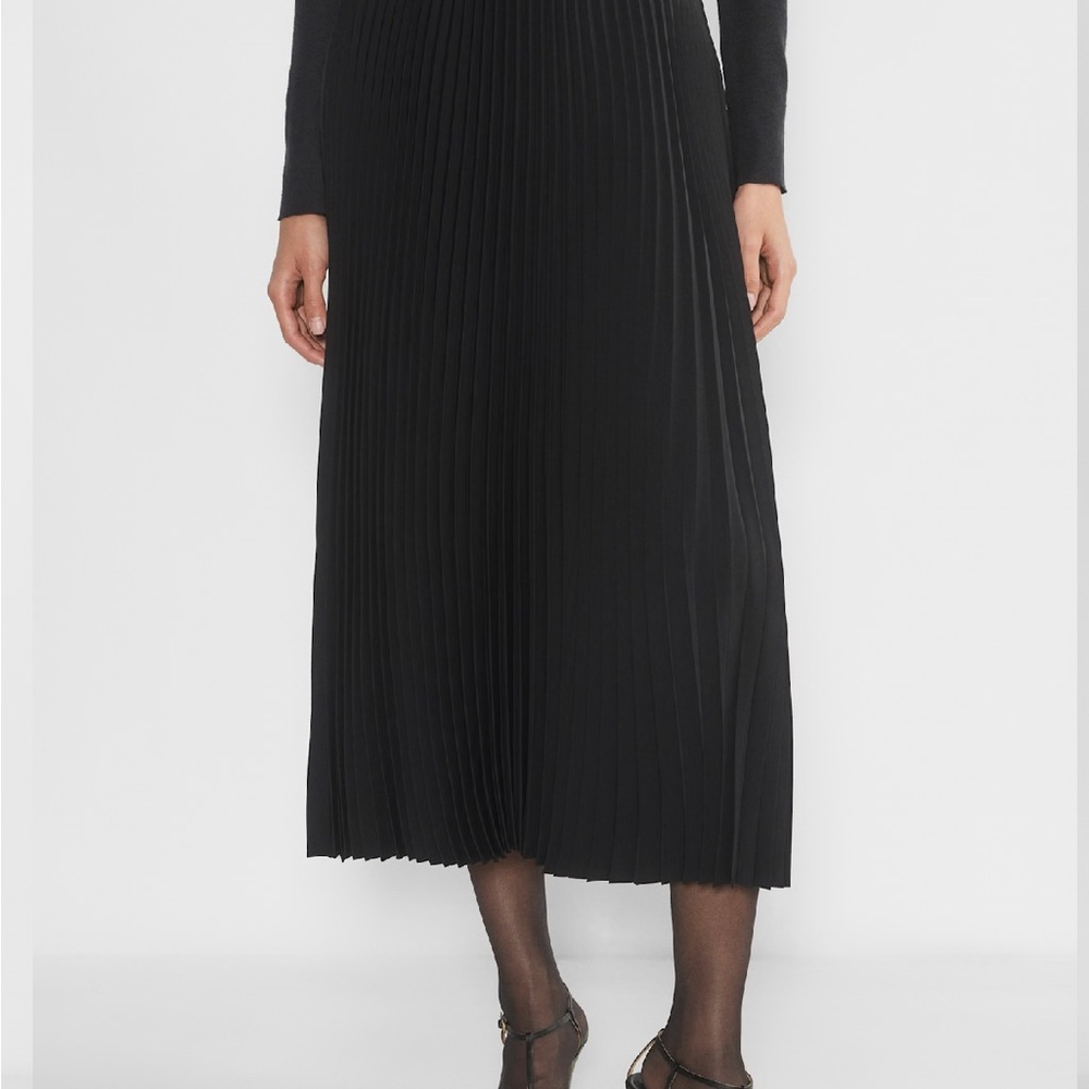 Elegant Black Pleated Skirt